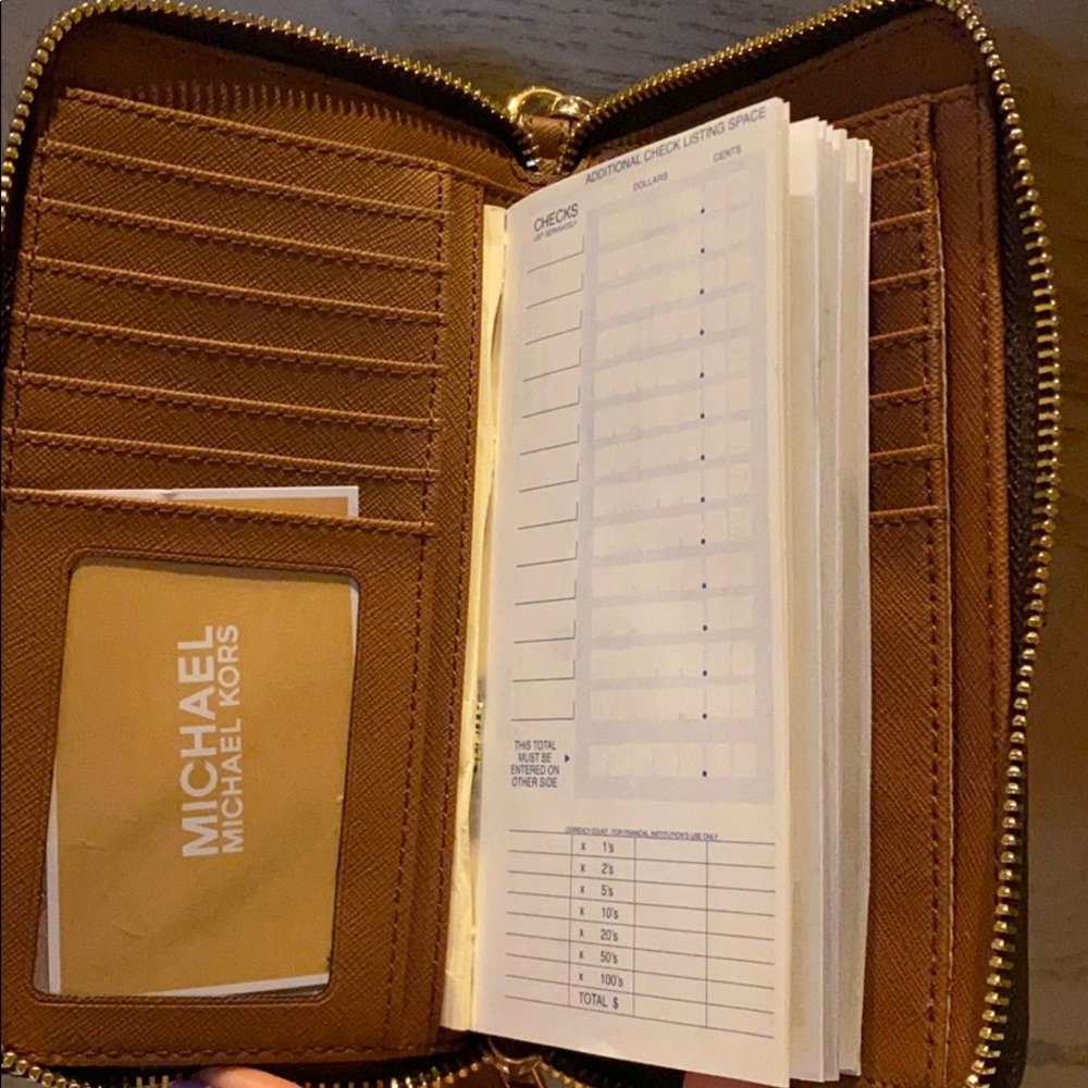 MICHAEL KORS MD ZA PHONE HOLDER WALLET BROWN - Picture 9 of 10